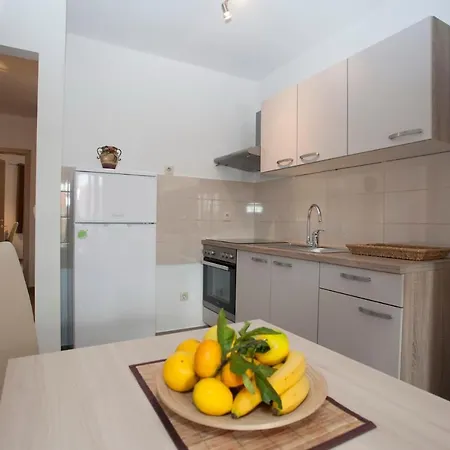 Bota Drvenik (Split-Dalmatia)