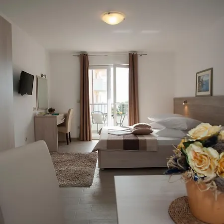 Apartment Bota Drvenik (Split-Dalmatia)