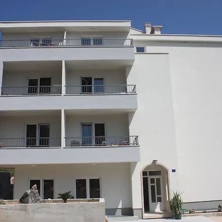 Apartment Bota *