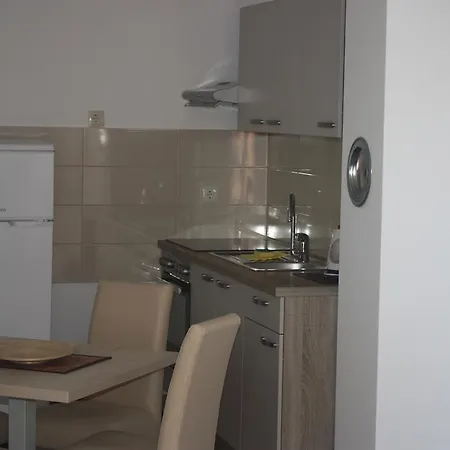 Bota Drvenik (Split-Dalmatia)